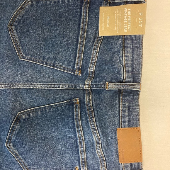 Madewell The Perfect Vintage Jean in Manford Wash - Picture 5 of 7